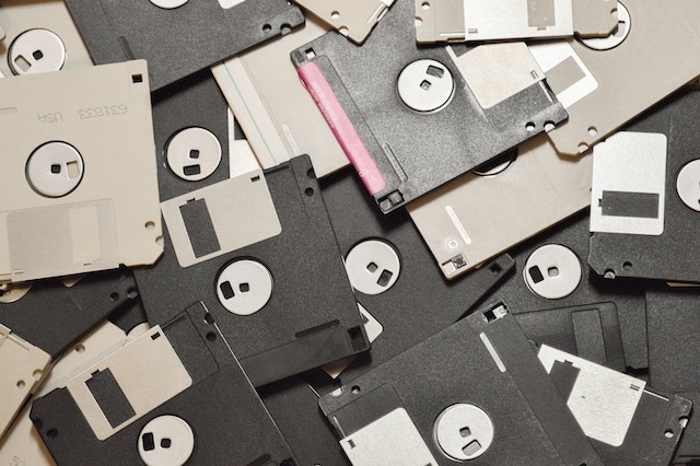 Photo by S J: https://www.pexels.com/photo/assorted-floppy-disks-12093423/